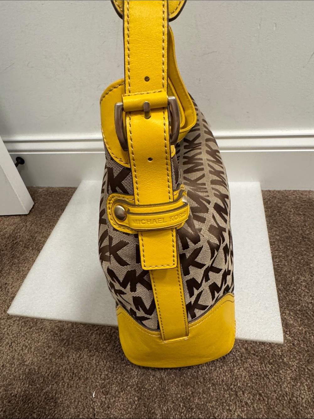 Michael Michael Kors millbrook large jacquard shoulder bag with yellow trim NWT - Picture 4 of 10